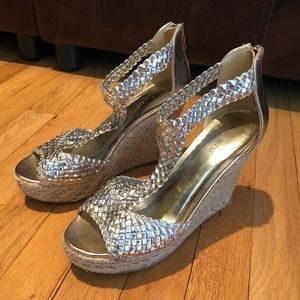 Nine West Obsessol1 Style Gold Wedge Size 7.5